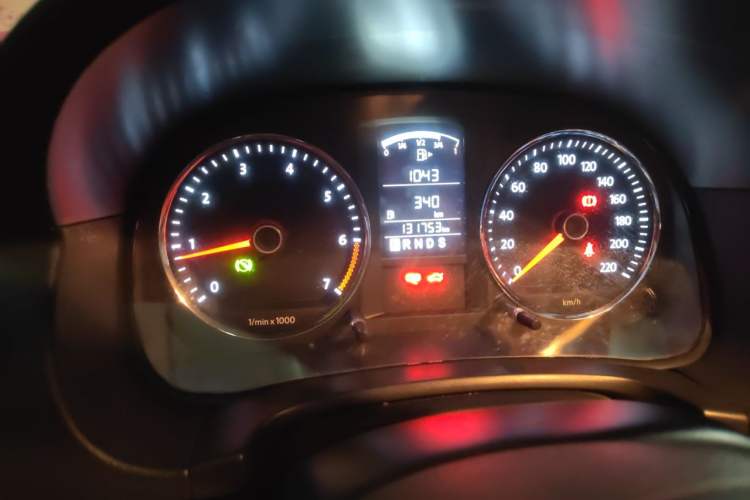 Used Volkswagen Lavida 2011 1.6L Automatic Premium Edition Odometer Close Up