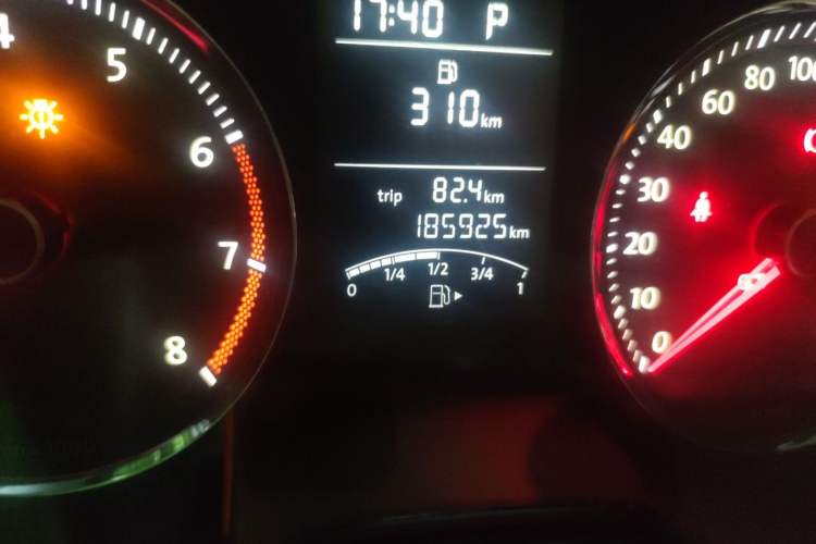 Used Volkswagen Lavida 2011 1.4 TSI DSG Prestige Edition Odometer Close Up