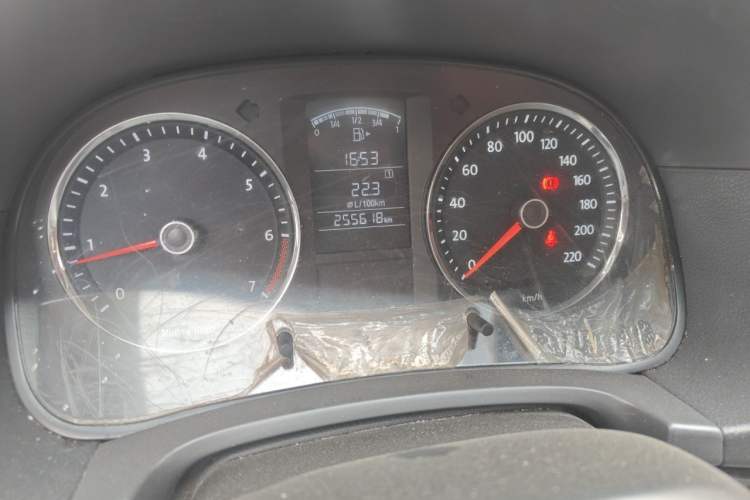 Used Volkswagen Lavida 2011 1.6L Manual - Premium Edition Odometer Close Up