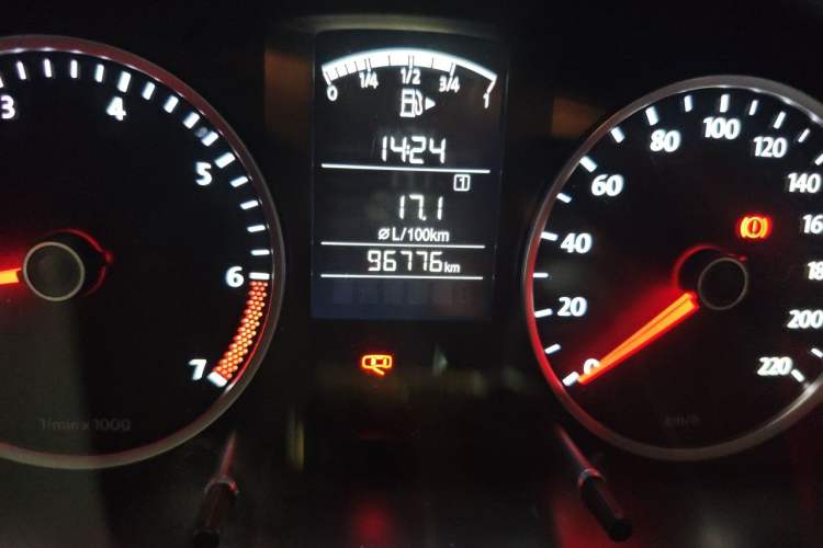 Used Volkswagen Lavida 2011 1.6L Manual Joy Version Odometer Close Up