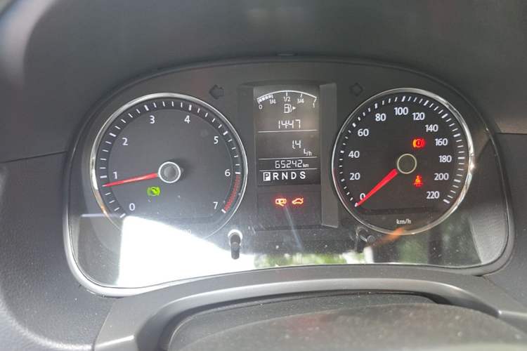 Used Volkswagen Lavida 2011 1.6L Automatic Premium Edition Odometer Close Up