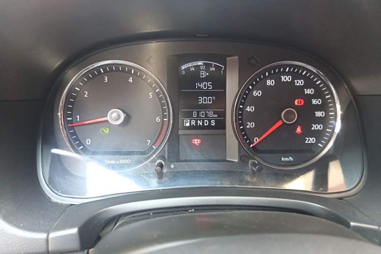 Used Volkswagen Lavida 2011 1.6L Automatic Premium Edition Odometer Close Up