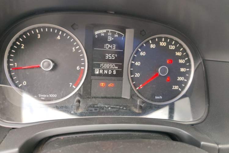 Used Volkswagen Lavida 2011 1.6L Automatic PinYou Edition Odometer Close Up