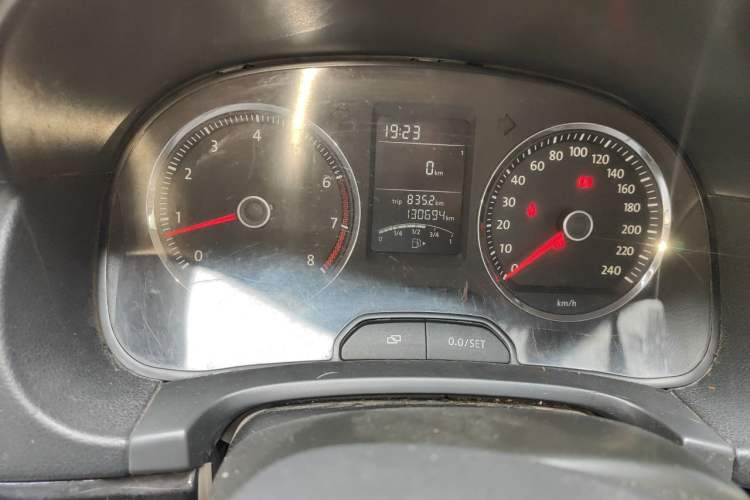 Used Volkswagen Lavida 2011 1.4 TSI Manual Prestige Edition Odometer Close Up