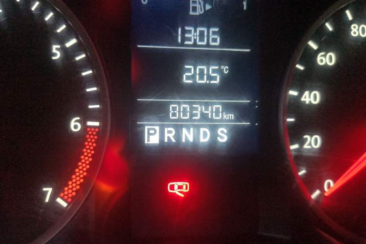 Used Volkswagen Lavida 2011 1.6L Automatic PinYou Edition Odometer Close Up