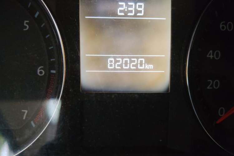 Used Volkswagen Lavida 2011 1.6L Automatic Premium Edition Odometer Close Up