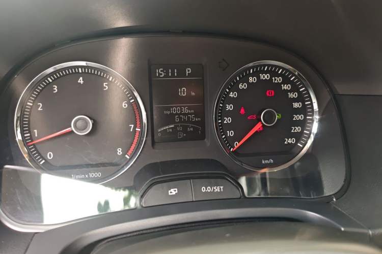 Used Volkswagen Lavida 2011 1.4 TSI DSG Prestige Edition Odometer Close Up