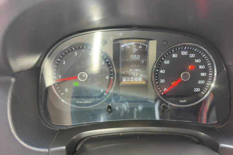 Used Volkswagen Lavida 2011 1.6L Automatic PinYou Edition Odometer Close Up