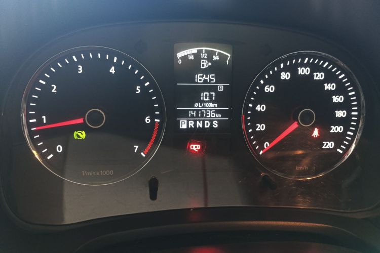 Used Volkswagen Lavida 2011 1.6L Automatic Premium Edition Odometer Close Up