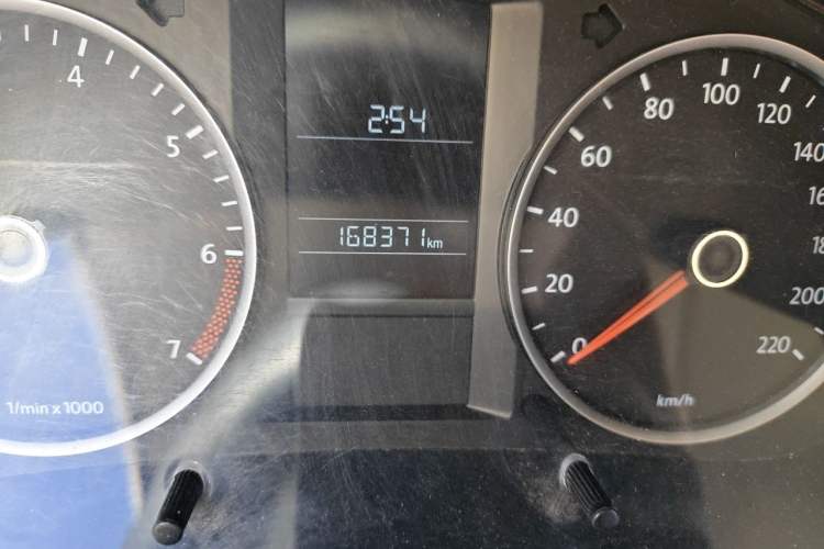 Used Volkswagen Lavida 2011 1.6L Automatic PinYou Edition Odometer Close Up