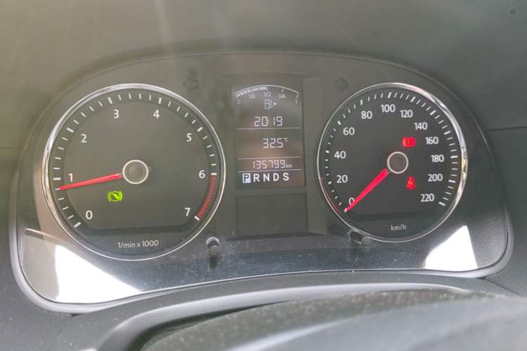 Used Volkswagen Lavida 2011 1.6L Automatic Premium Edition Odometer Close Up