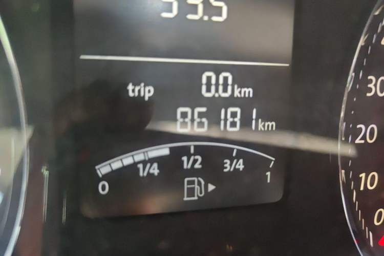 Used Volkswagen Lavida 2011 1.4 TSI DSG Prestige Edition Odometer Close Up