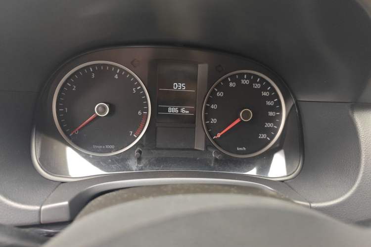 Used Volkswagen Lavida 2011 2.0L Automatic Premium Edition Odometer Close Up
