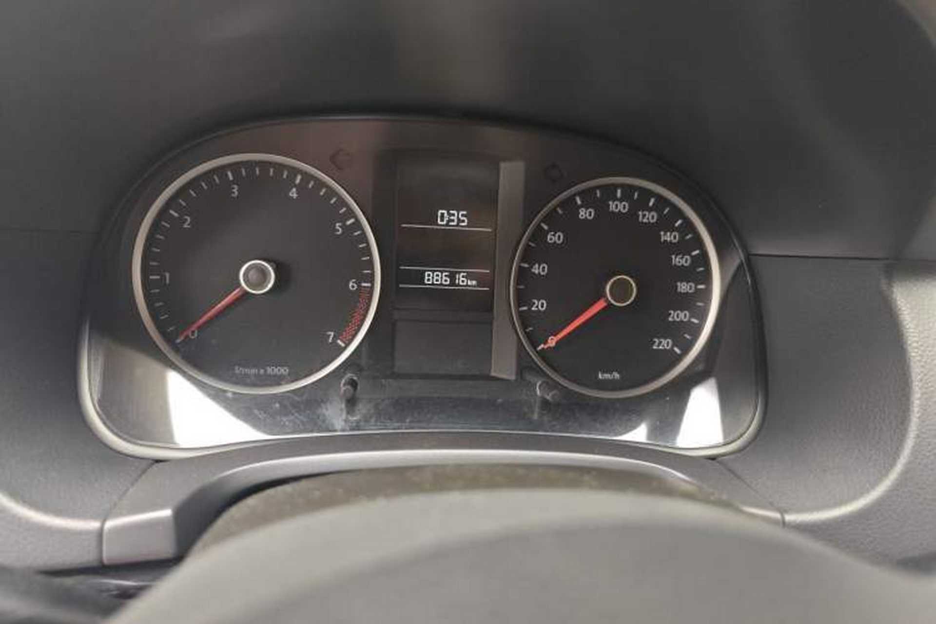 Used Volkswagen Lavida 2011 2.0L Automatic Premium Edition Odometer Close Up