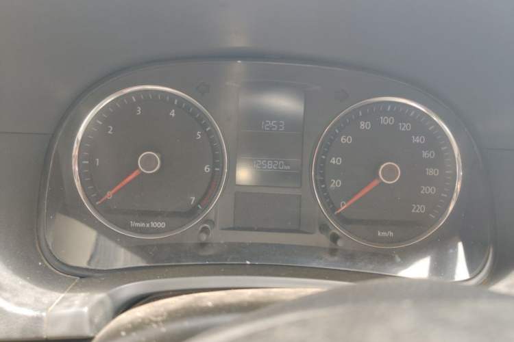 Used Volkswagen Lavida 2011 1.6L Manual Joy Version Odometer Close Up