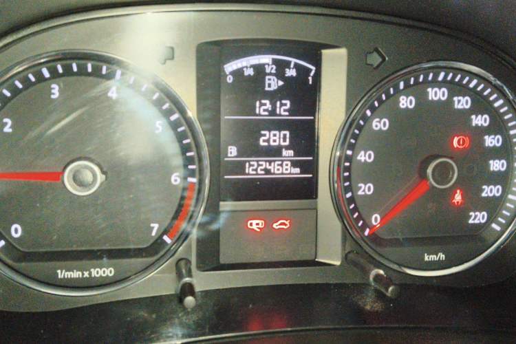 Used Volkswagen Lavida 2011 1.6L Manual - Premium Edition Odometer Close Up