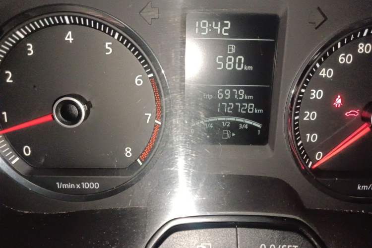 Used Volkswagen Lavida 2011 1.4 TSI Manual Prestige Edition Odometer Close Up