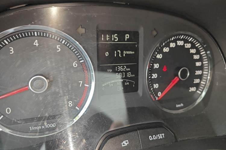 Used Volkswagen Lavida 2011 1.4 TSI DSG Prestige Edition Odometer Close Up