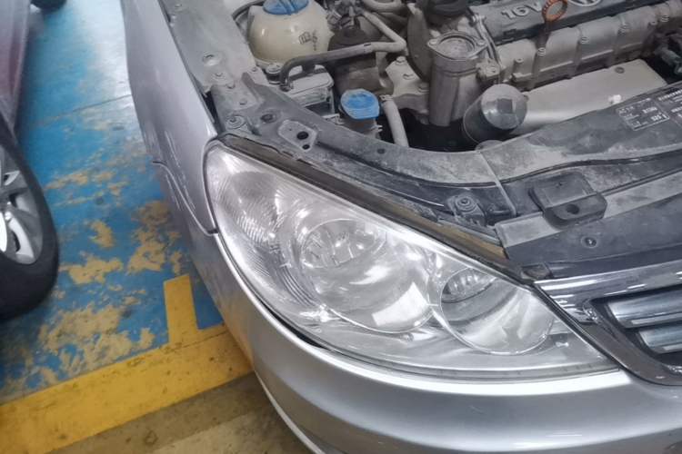 Used Volkswagen Lavida 2011 1.6L Automatic Premium Edition Right Front Headlight