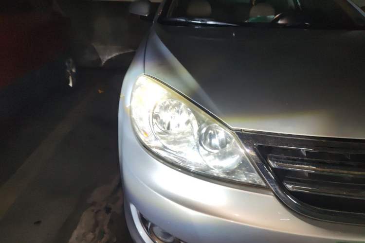 Used Volkswagen Lavida 2011 1.6L Automatic Premium Edition Right Front Headlight