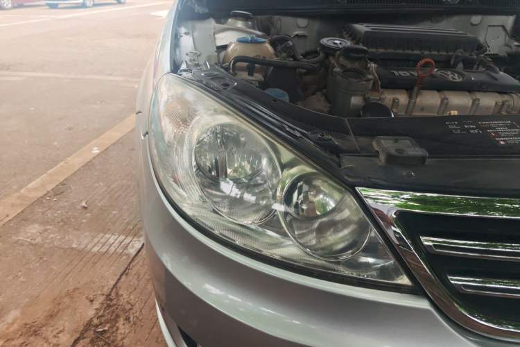 Used Volkswagen Lavida 2011 1.6L Manual - Premium Edition Right Front Headlight