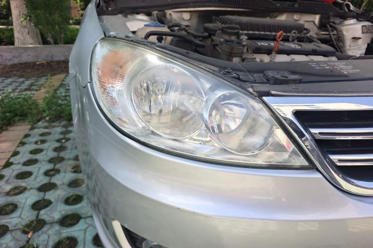 Used Volkswagen Lavida 2011 1.6L Manual - Premium Edition Right Front Headlight