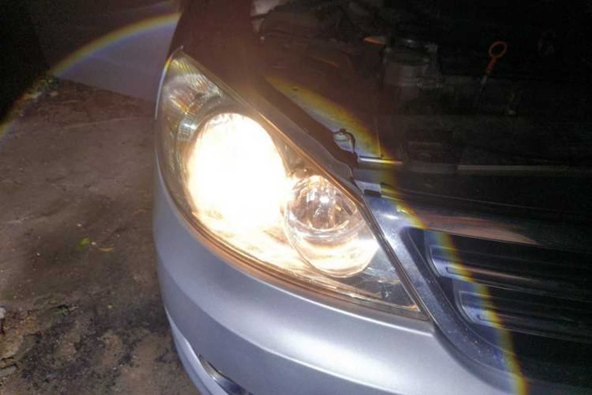 Used Volkswagen Lavida 2011 1.6L Automatic Premium Edition Right Front Headlight