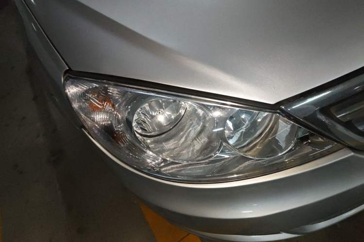 Used Volkswagen Lavida 2011 1.6L Automatic Premium Edition Right Front Headlight