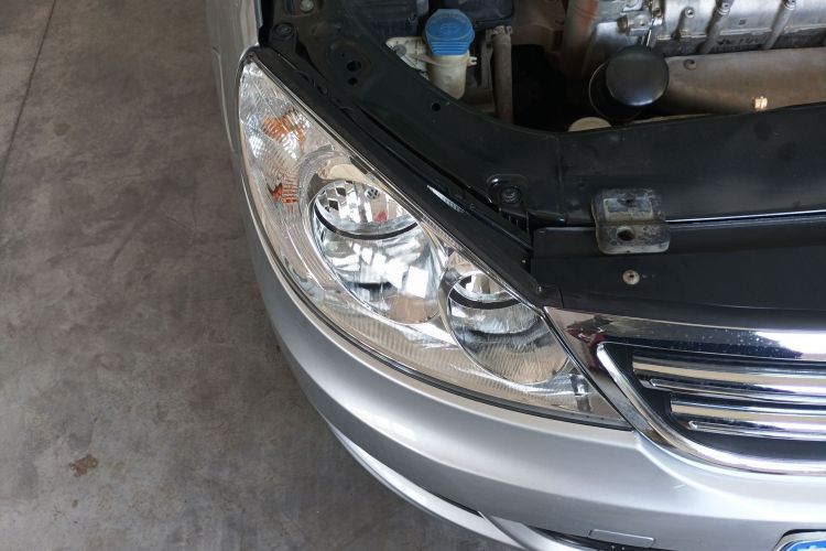 Used Volkswagen Lavida 2011 1.6L Automatic Premium Edition Right Front Headlight