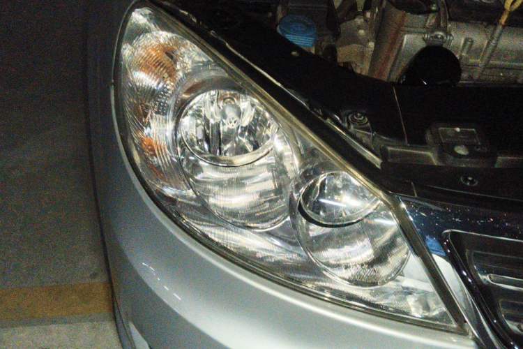 Used Volkswagen Lavida 2011 1.6L Manual - Premium Edition Right Front Headlight