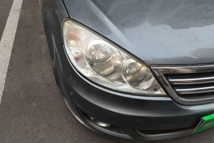 Used Volkswagen Lavida 2011 1.6L Automatic Premium Edition Right Front Headlight