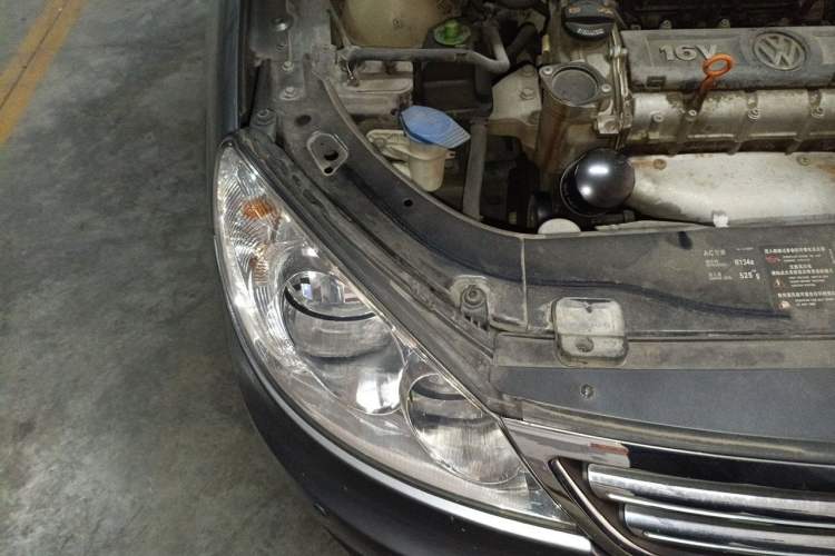Used Volkswagen Lavida 2011 1.6L Automatic Premium Edition Right Front Headlight