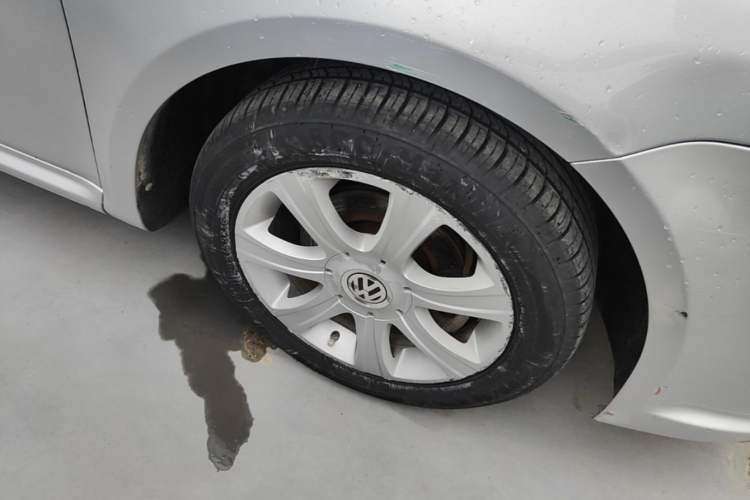 Used Volkswagen Lavida 2011 1.4 TSI DSG Prestige Edition Right Front Wheel Hub