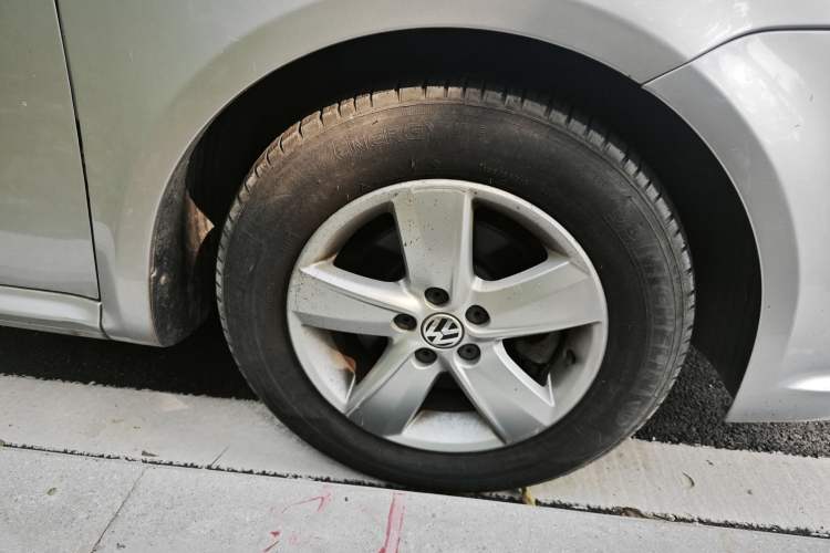 Used Volkswagen Lavida 2011 1.6L Manual Joy Version Right Front Wheel Hub