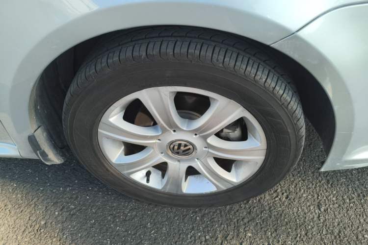 Used Volkswagen Lavida 2011 1.4 TSI DSG Prestige Edition Right Front Wheel Hub