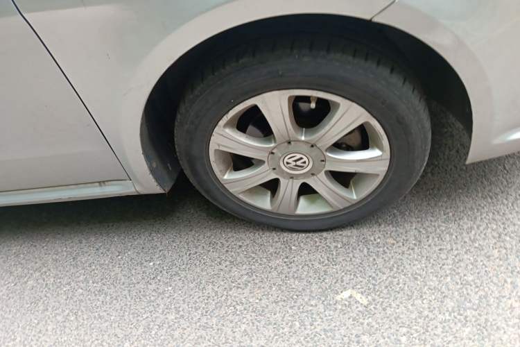 Used Volkswagen Lavida 2011 1.4 TSI DSG Prestige Edition Right Front Wheel Hub
