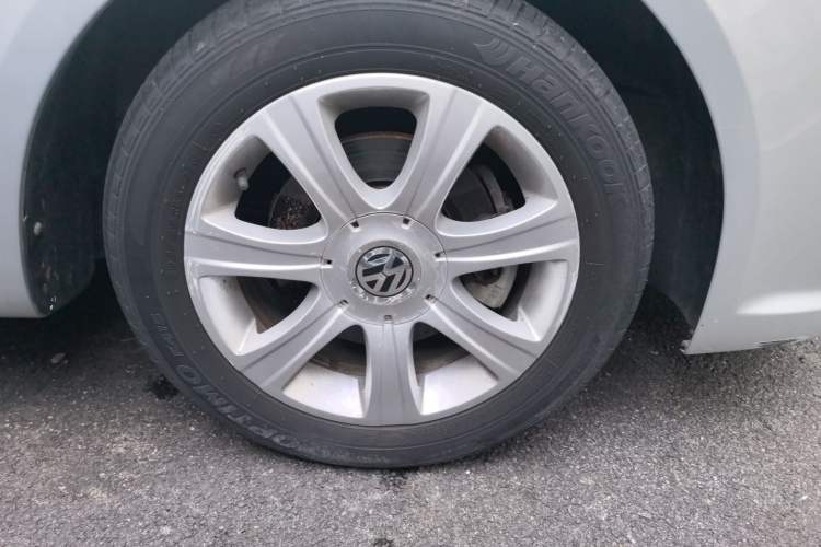 Used Volkswagen Lavida 2011 1.6L Automatic PinYou Edition Right Front Wheel Hub