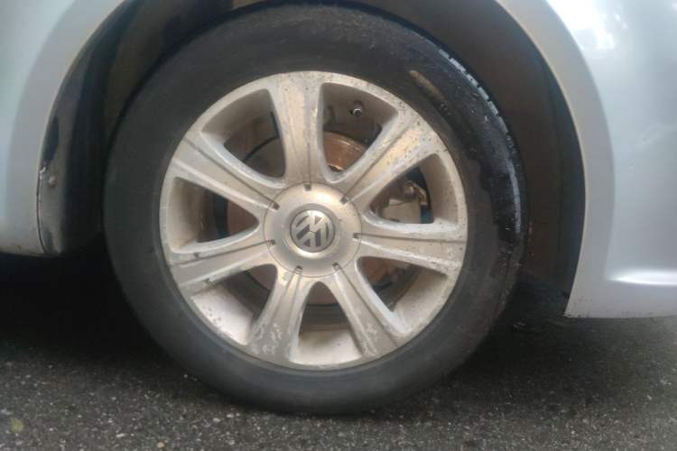 Used Volkswagen Lavida 2011 1.4 TSI DSG Prestige Edition Right Front Wheel Hub