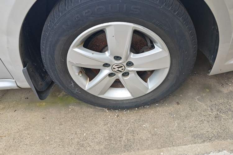 Used Volkswagen Lavida 2011 1.6L Manual Joy Version Right Front Wheel Hub