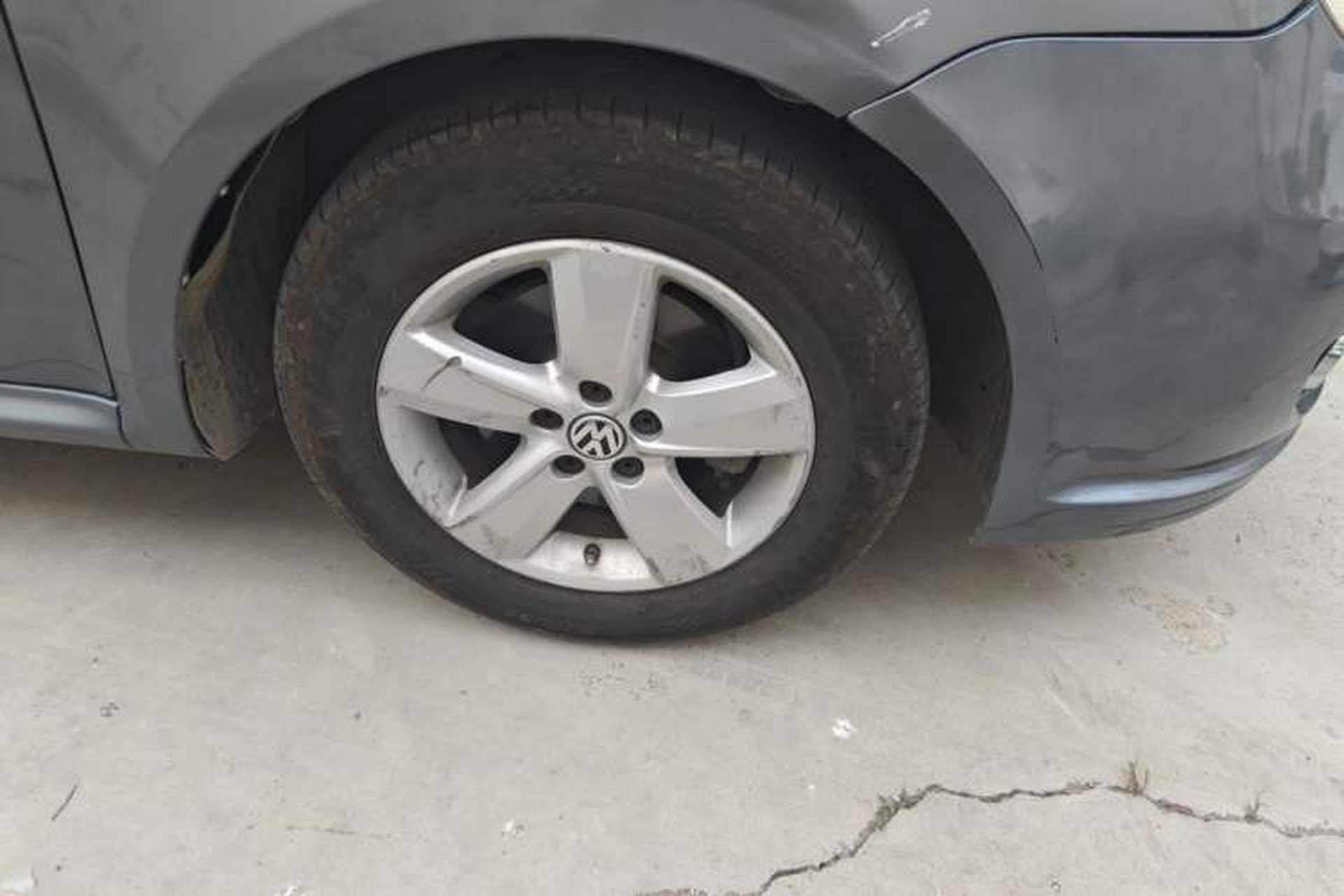 Used Volkswagen Lavida 2011 1.6L Manual - Premium Edition Right Front Wheel Hub