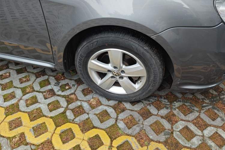 Used Volkswagen Lavida 2011 1.6L Manual Joy Version Right Front Wheel Hub