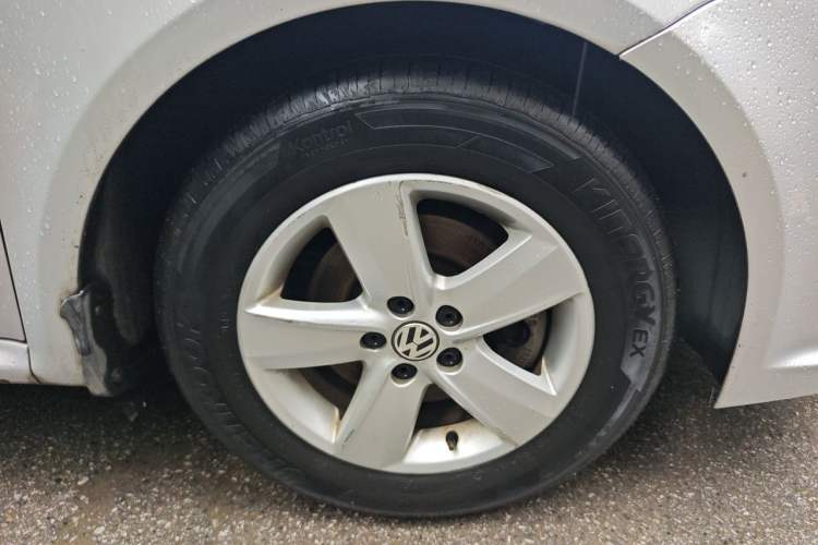 Used Volkswagen Lavida 2011 1.6L Manual Joy Version Right Front Wheel Hub