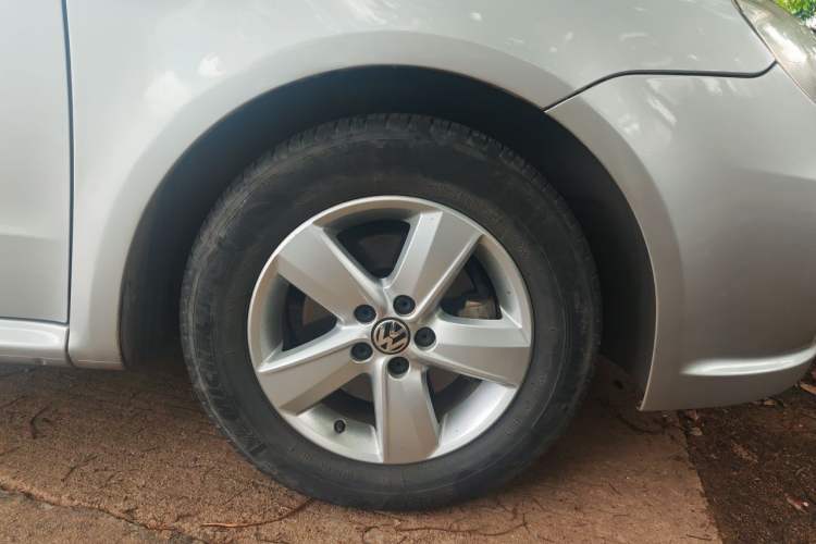 Used Volkswagen Lavida 2011 1.6L Manual - Premium Edition Right Front Wheel Hub