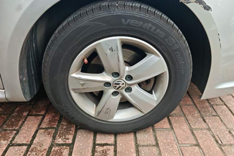 Used Volkswagen Lavida 2011 1.6L Automatic PinYou Edition Right Front Wheel Hub