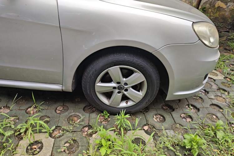 Used Volkswagen Lavida 2011 1.6L Manual Joy Version Right Front Wheel Hub
