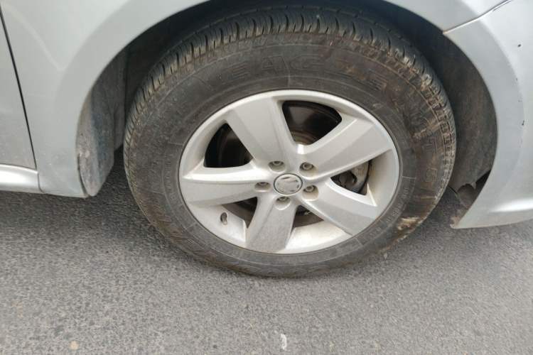 Used Volkswagen Lavida 2011 1.6L Automatic PinYou Edition Right Front Wheel Hub