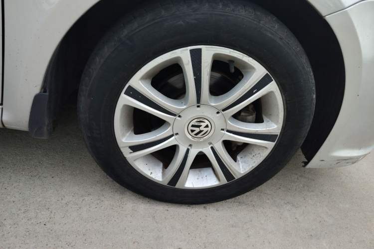 Used Volkswagen Lavida 2011 1.6L Automatic Premium Edition Right Front Wheel Hub