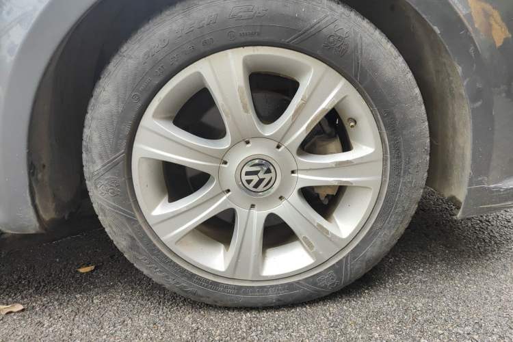 Used Volkswagen Lavida 2011 1.4 TSI Manual Prestige Edition Right Front Wheel Hub