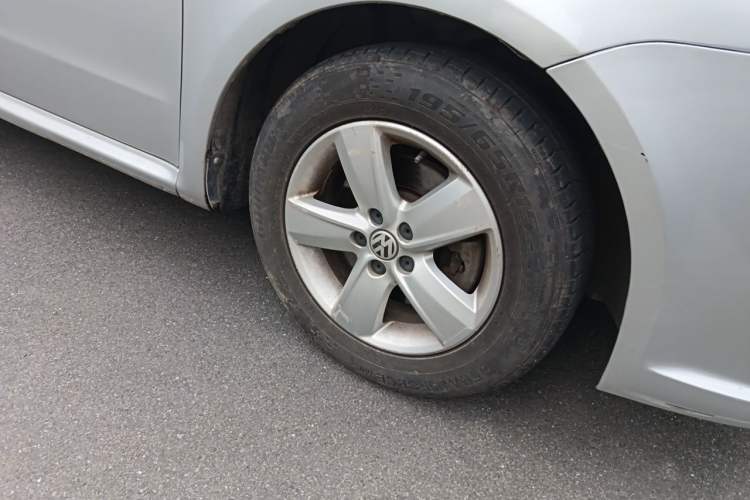 Used Volkswagen Lavida 2011 1.6L Manual Joy Version Right Front Wheel Hub