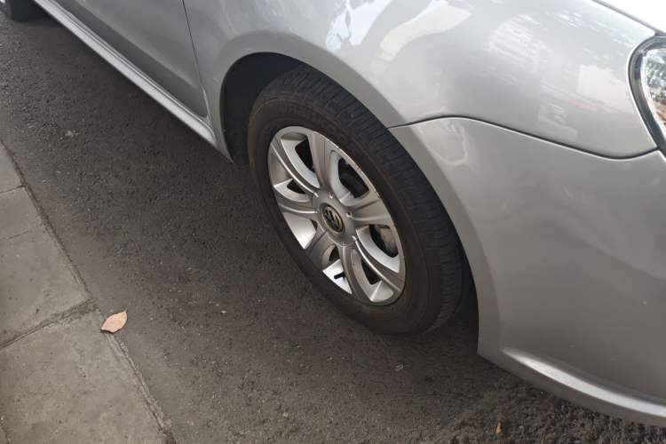Used Volkswagen Lavida 2011 1.4 TSI DSG Prestige Edition Right Front Wheel Hub